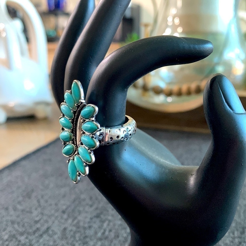 TURQUOISE BEADED SILVERTONE OVERLAPPING OVAL RING - Picture 3 of 4
